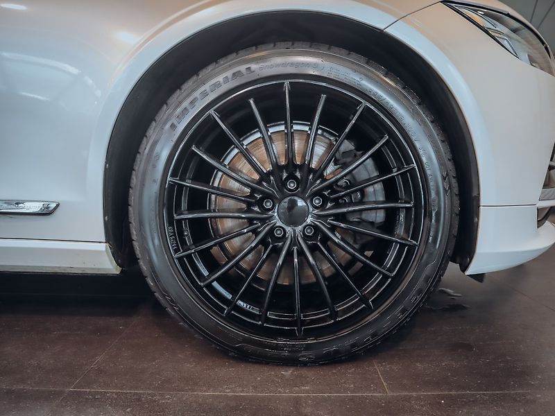 Volvo S90 2.0 D5 AWD Inscription 173kW - fotka 23 z 23
