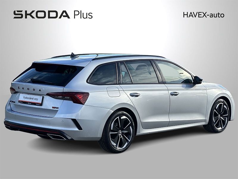 Škoda Octavia (2023) Combi 2.0 TDI DSG RS - fotka 2 z 35