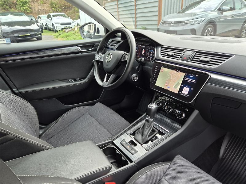 Škoda Superb Combi 2,0TDi 110kw DSG 17ALU - fotka 45 z 53