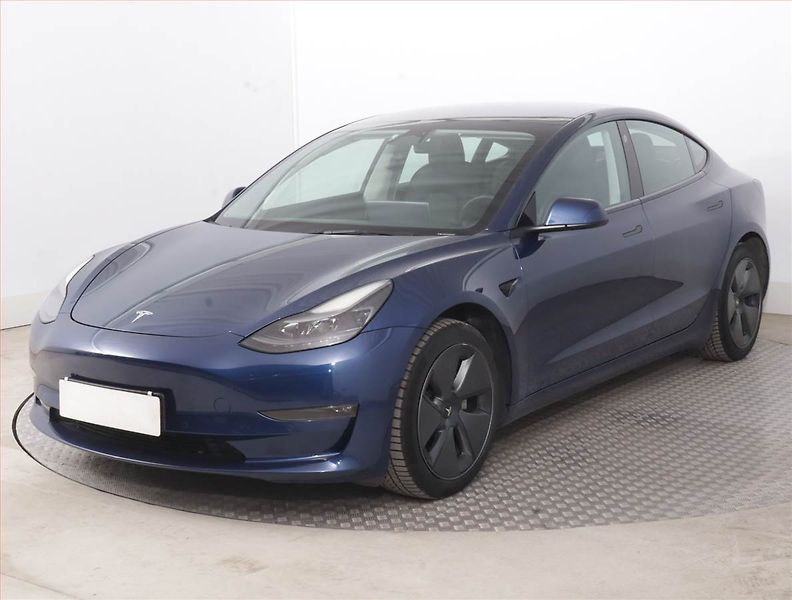 Tesla Model 3 (2021) Long Range 4WD 79kWh, SoH 91% - fotka 2 z 22
