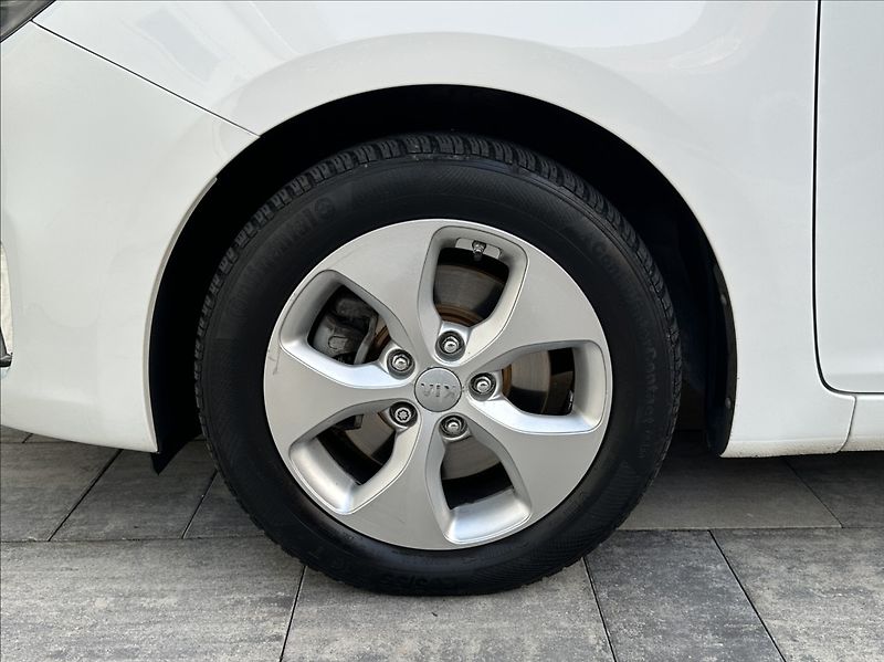 Kia Carens 1,6 GDI 135PS  Comfort Plus - fotka 41 z 50