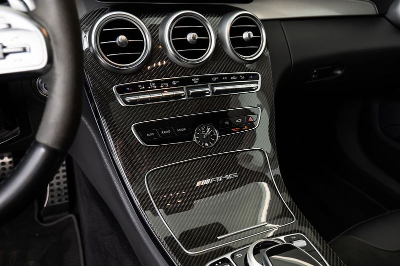 Mercedes-Benz Třídy C 63 AMG T/Burmester/Pano/Carbon - fotka 12 z 19