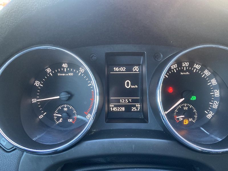 Škoda Yeti (2015) 1.2 tsi dsg ACTIVE - fotka 14 z 32