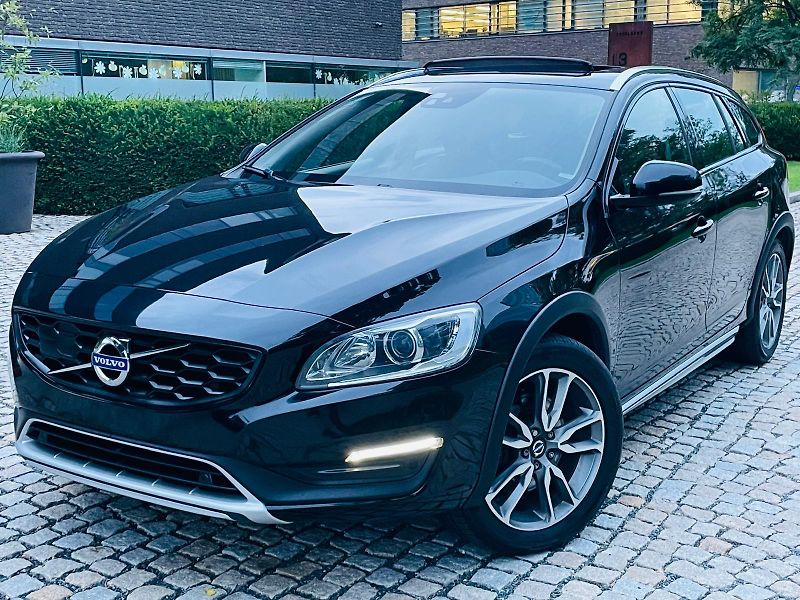 Volvo V60 2.4D4 5V AUTOMAT KAMERA TAŽNÉ - fotka 1 z 50