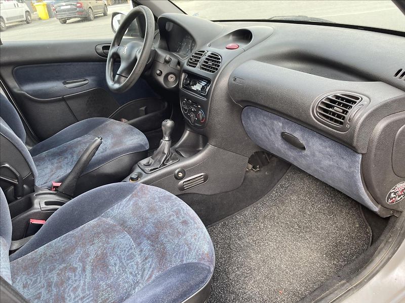 Peugeot 206 1,4i 55kW*tažné*Zachovalé auto - fotka 26 z 36