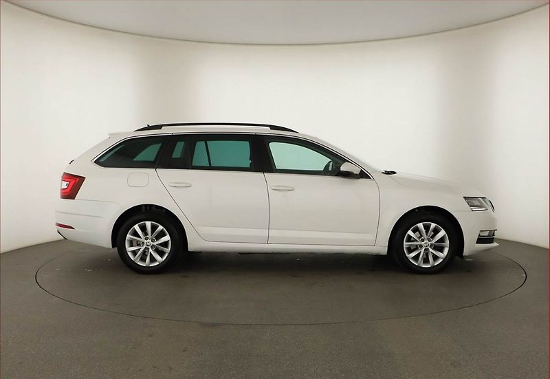 Škoda Octavia (2018) Style 1.6 TDI, Automat, Navi - fotka 6 z 14