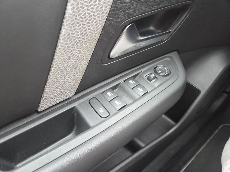 Citroën C4 (2022) 1.5 BHDi 130 SHINE EAT8 - fotka 26 z 38