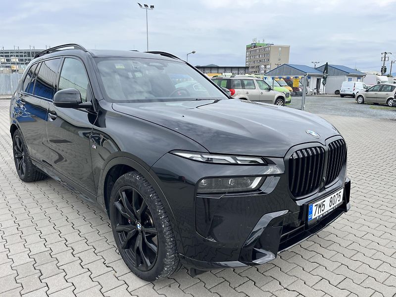 BMW X7 (2022) XDRIVE 4.0d - fotka 3 z 19