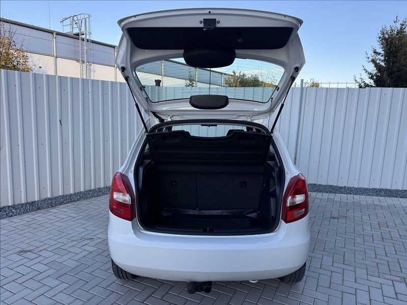 Škoda Fabia 1,4 i 16V tažné DPH 1.maj. ČR - fotka 12 z 45