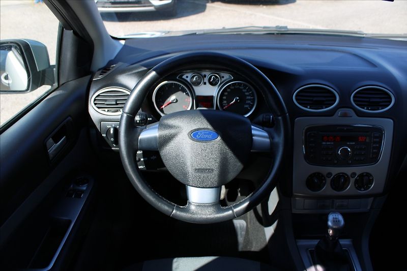 Ford Focus 1,6 i 16V  ČR,1.MAJITEL,SERVIS - fotka 12 z 30