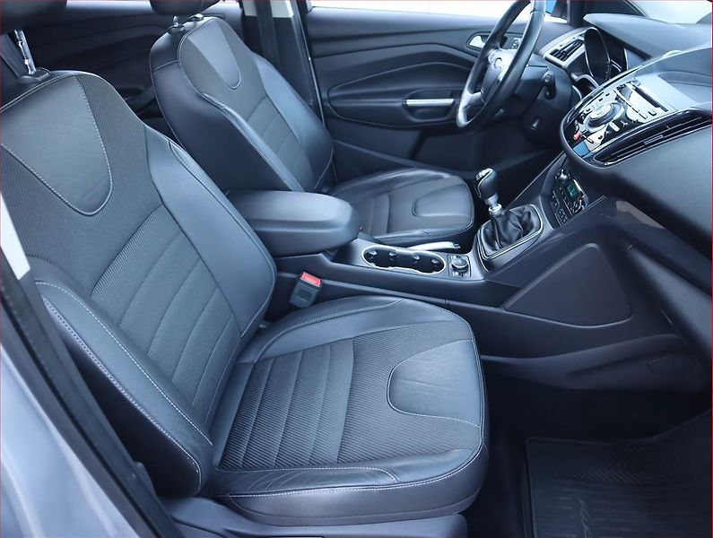 Ford Kuga (2015) 2.0 TDCi, 4X4, Kůže, Tempomat - fotka 9 z 18