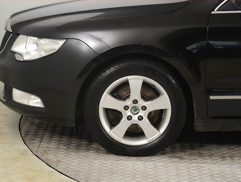 Škoda Superb (2012) 2.0 TDI, Automat, Navi, Xenony - fotka 15 z 22