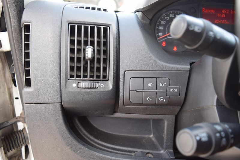 Peugeot Boxer (2015) 2.2HDI 96kw VALNÍK NAVI AC - fotka 28 z 35