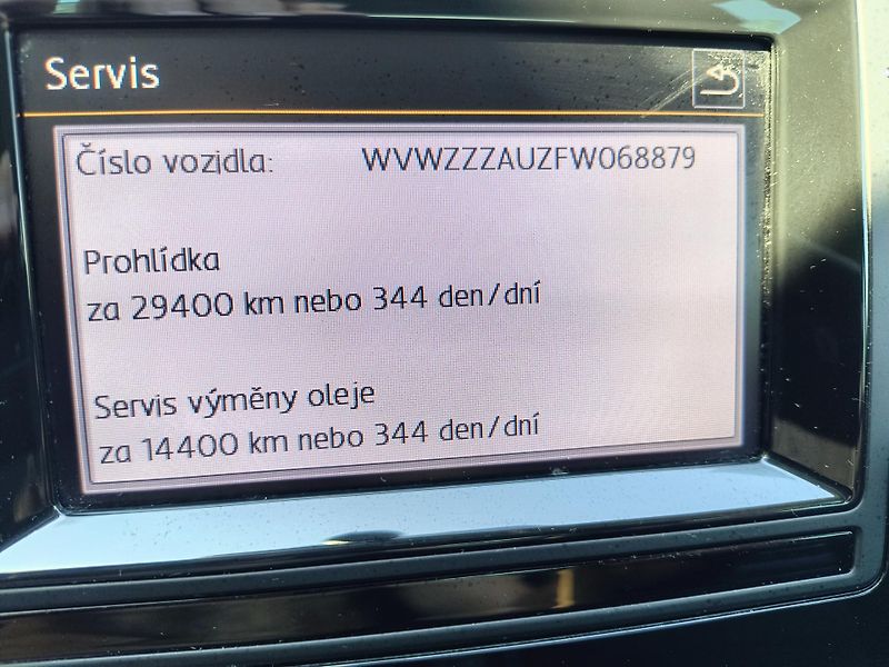 Volkswagen Golf (2014) 1.2 TSI 63KW 4-VÁLEC Z ŘEMENEM - fotka 40 z 66