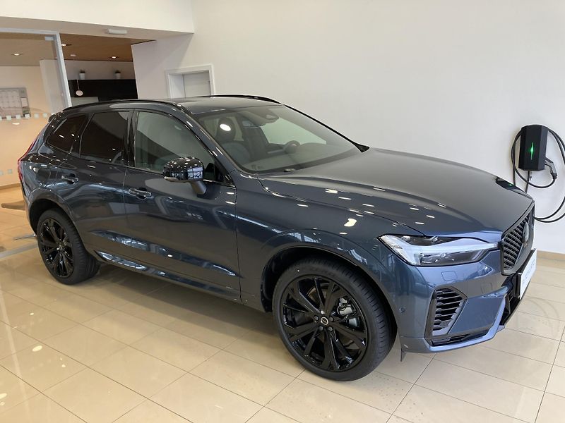 Volvo XC60 T6 eAWD Black Edition Plus AT8 - fotka 2 z 41