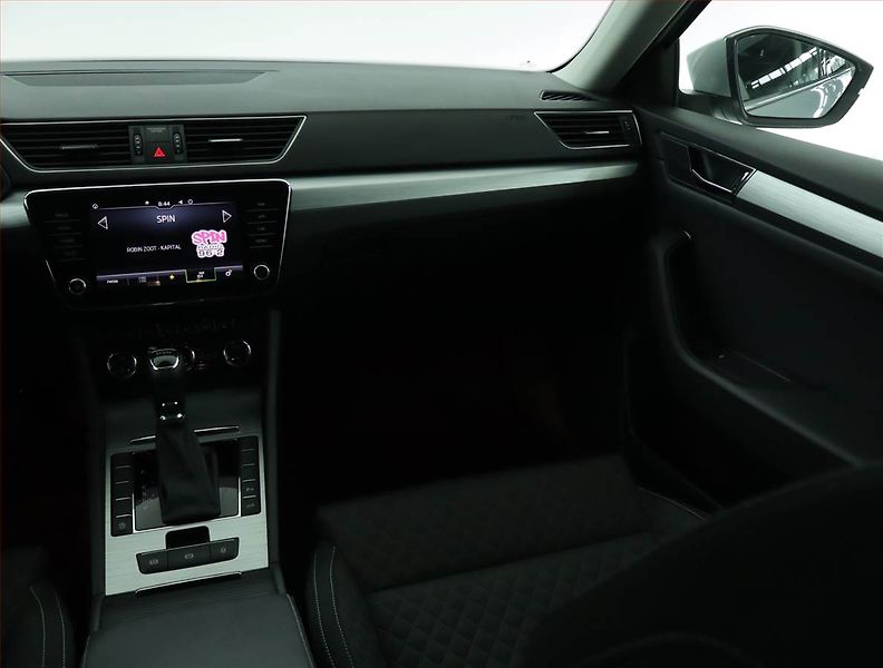 Škoda Superb (2021) Ambition 2.0 TDI - fotka 8 z 17