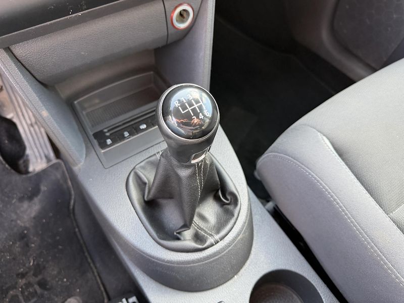 Volkswagen Touran 1,6 TDi/77kW - Webasto,TZ,... - fotka 27 z 60