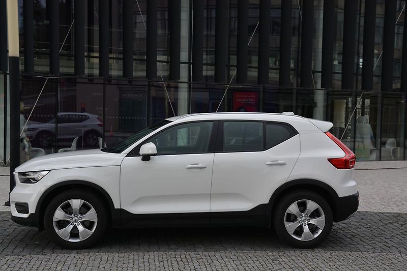 Volvo XC40 (2020) 2,0 D3 DRIVE-E Momentum PRO Aw - fotka 13 z 45
