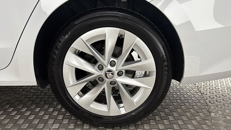 Škoda Octavia 1.5 TGI G-Tec DSG Style Combi - fotka 19 z 25