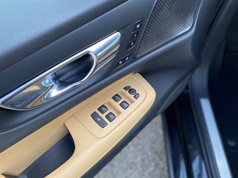 Volvo V60 2.0 T5 AUT Inscription Auto - fotka 12 z 28