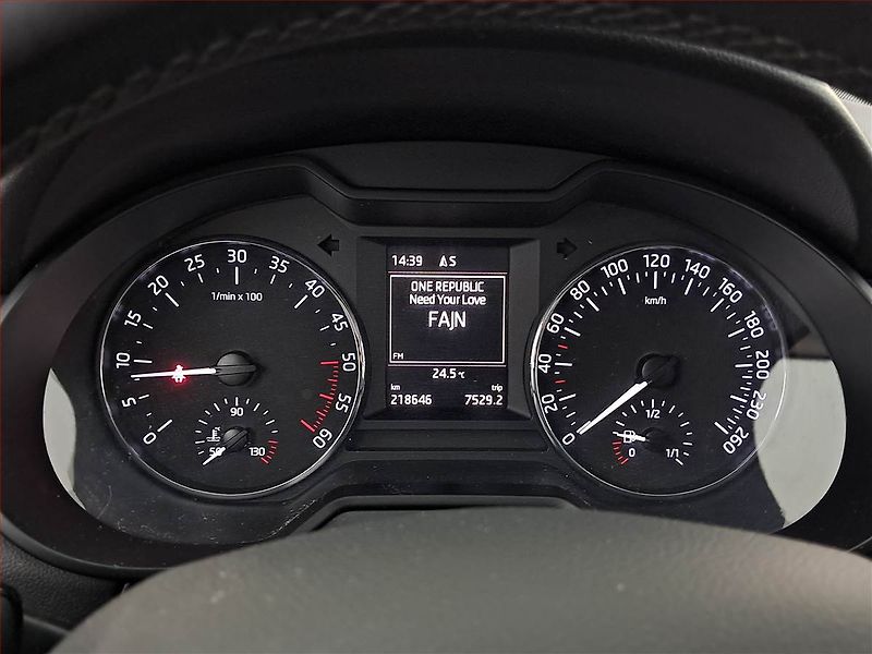 Škoda Octavia (2014) 1.6 TDI, Navi, Tempomat - fotka 11 z 16