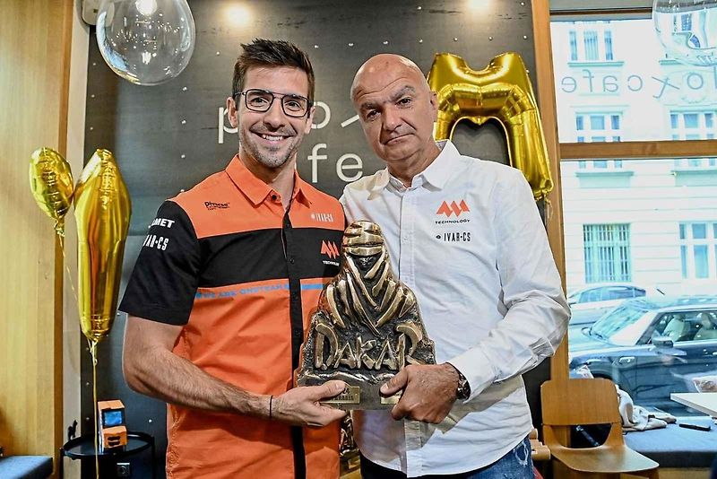 Martin Macík v posádce s Františkem Tomáškem a Davidem Švandou to dokázal. Navázal na legendárního Karla Lopraise a po třiadvaceti letech je dalším českým vítězem Rallye Dakar.