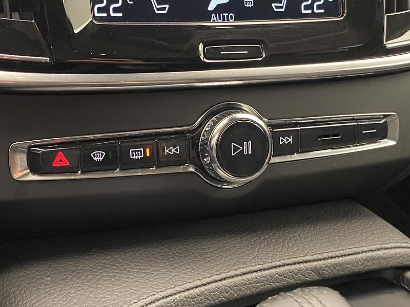 Volvo V90 B4 MOMENTUM AUT REZERVACE - fotka 28 z 48