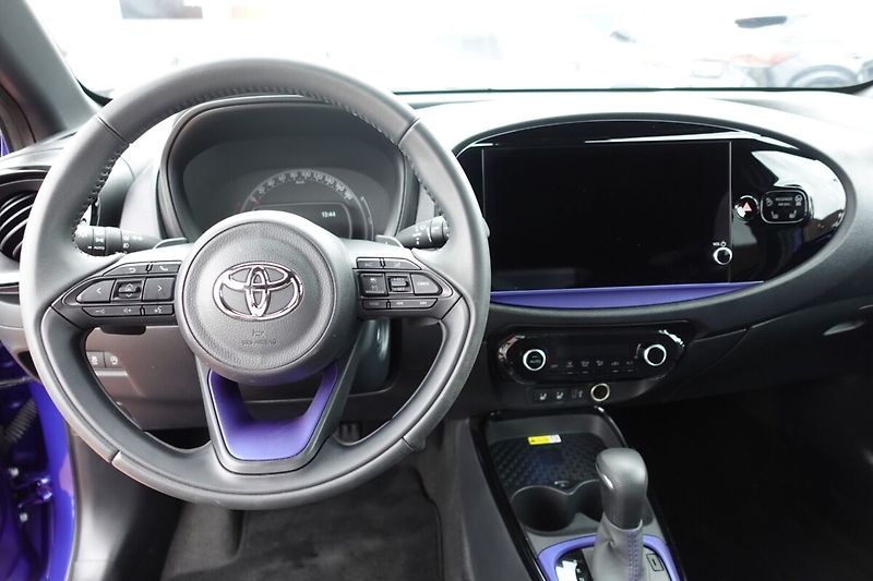 Toyota Aygo 1.0L - 1 CVT Executive - fotka 15 z 30