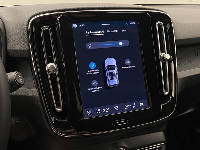 Volvo XC40 PURE ELECTRIC RECHARGE PLUS - fotka 42 z 55