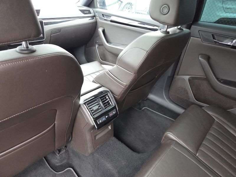 Škoda Superb 2,0TDi 140kw L&K  splátky VŠEM - fotka 11 z 13