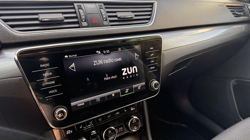 Škoda Superb (2020) 1.4 IV,PHEV ,DOJEZD 38KM,LED - fotka 42 z 49