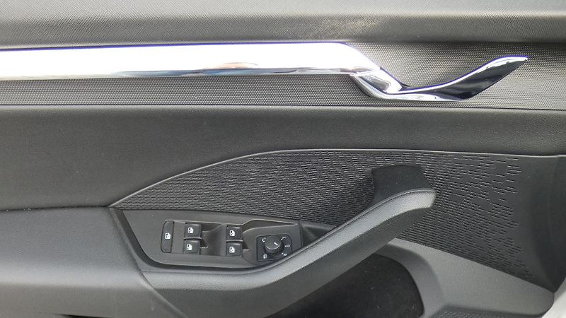 Škoda Octavia Combi 2,0 TDI Style 4x4 DSG 11 - fotka 9 z 27