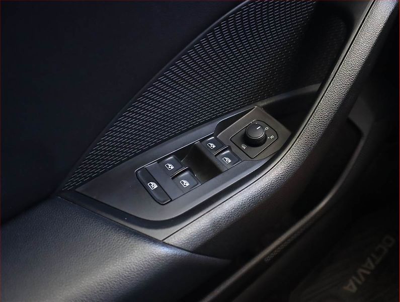 Škoda Octavia (2021) 2.0 TDI, Automat, Serv.kniha - fotka 21 z 24