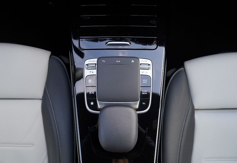 Mercedes-Benz Třídy A A 180d AMG/7AT/kůže/Designo/ČR - fotka 30 z 37