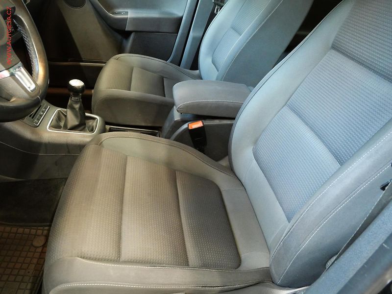 Volkswagen Golf Plus (2011) 1.6 TDI, Klima - fotka 9 z 23