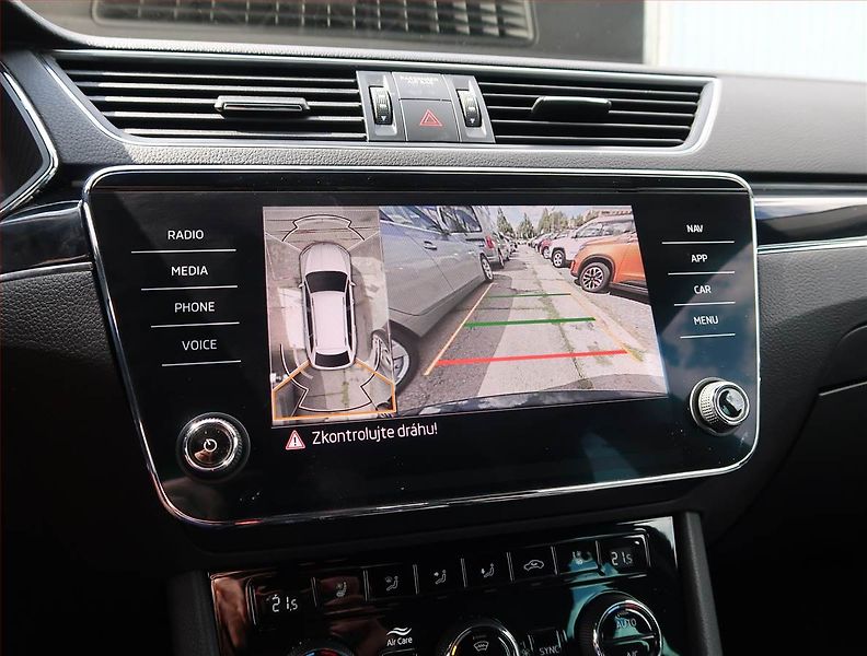 Škoda Superb (2024) Laurin&Klement 2.0 TDI - fotka 19 z 23