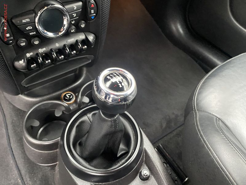 Mini Cooper S (2014) 2.0 D 4x4, Bixen, navi, park - fotka 15 z 18