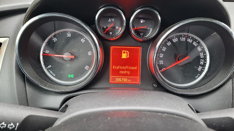 Opel Astra (2012) 1,7 CDTI 92KW - fotka 17 z 17