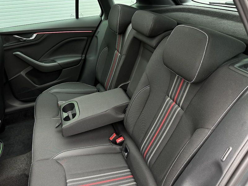 Škoda Kamiq 1.0TSi DSG Monte Carlo 116PS M - fotka 33 z 38