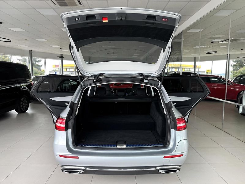 Mercedes-Benz Třídy E 300e 235kW*Webasto*Tažné*DPH - fotka 36 z 41