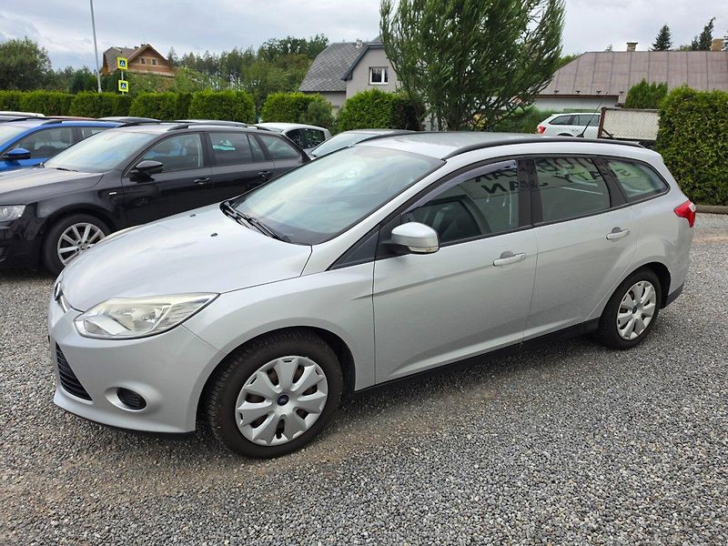 Ford Focus (2012) 1.6 16V Serviska,Tažné - fotka 6 z 20