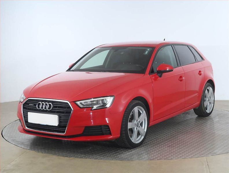 Audi A3 (2019) Attraction 2.0 TDI, 4X4 - fotka 2 z 17