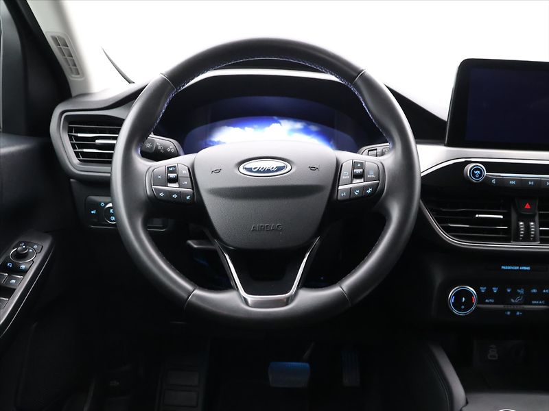Ford Kuga 2,5 Hybrid 140kW AWD Titanium - fotka 16 z 34