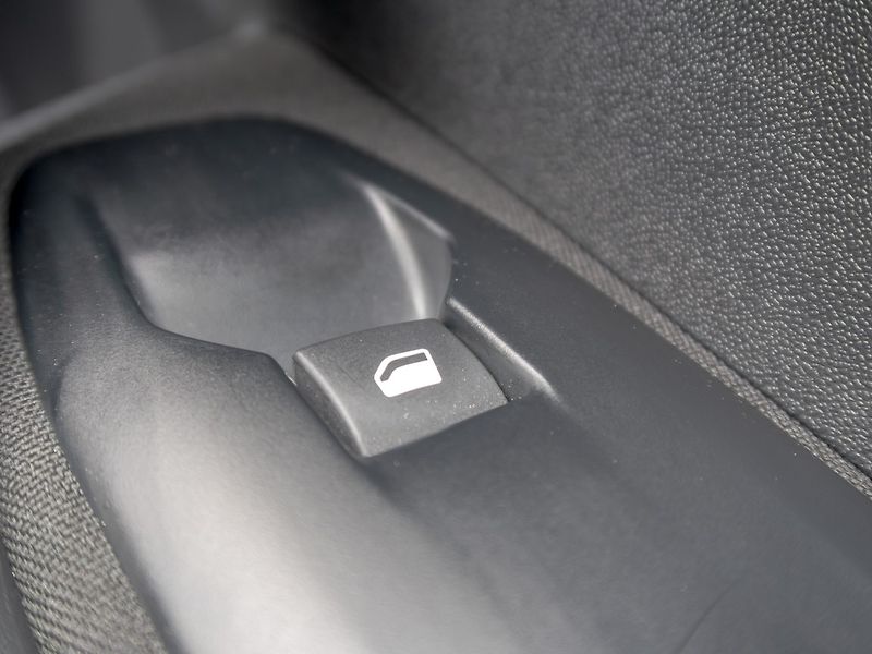 Peugeot 208 (2016) ČR 1.6HDI – PO SERVISU - fotka 29 z 45