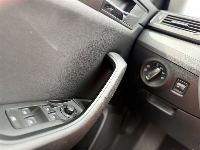 Škoda Superb 2,0 140kW DSG NAVI EL.KUFR - fotka 17 z 34