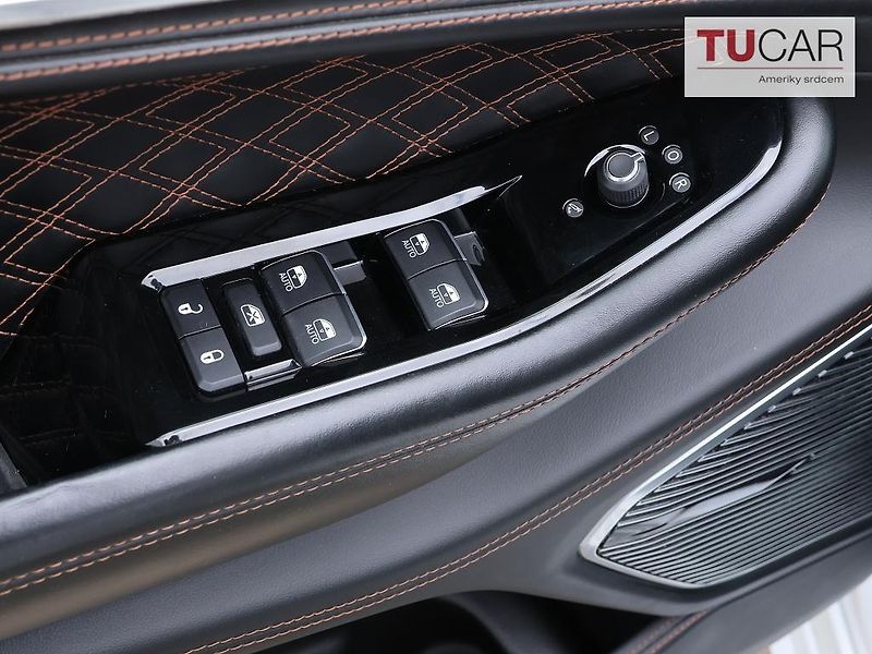 Jeep Grand Cherokee (2022) Summit Reserve 5.7 V8 HEMI  - fotka 39 z 41