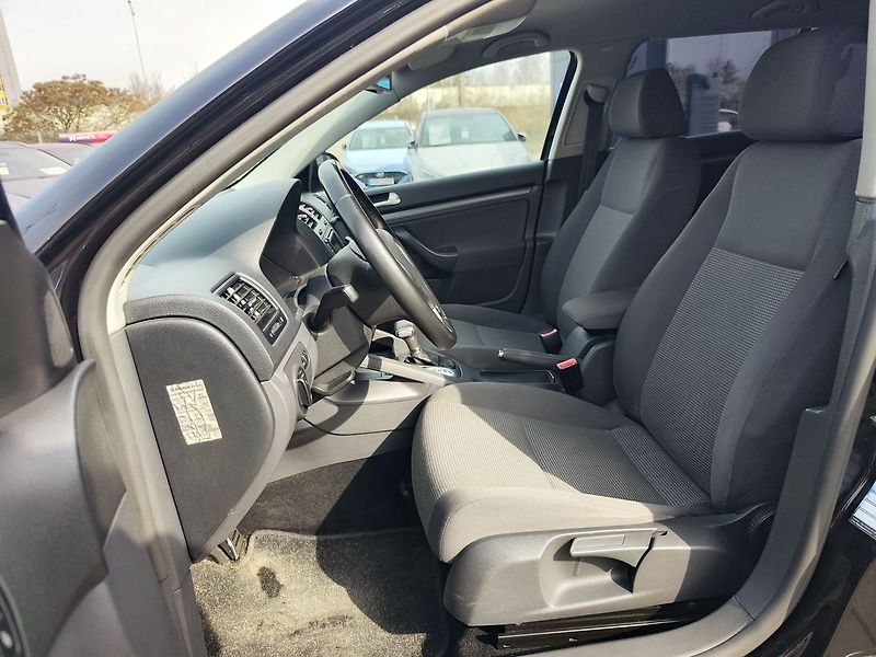 Volkswagen Golf 1.9 TDI/77kW DSG - fotka 13 z 24