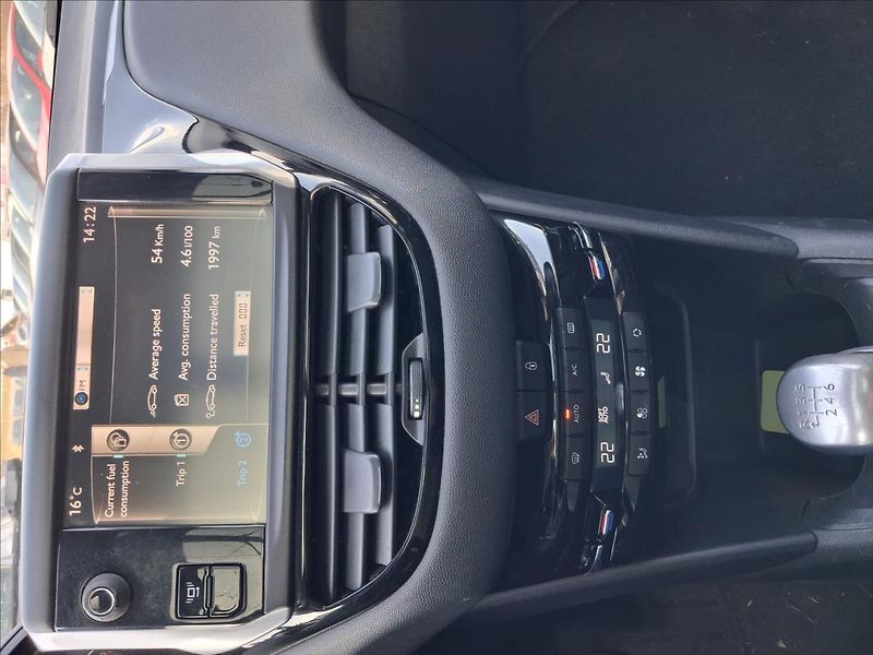 Peugeot 208 1,6 Hdi 84 kw, 6 kvalt - fotka 12 z 13