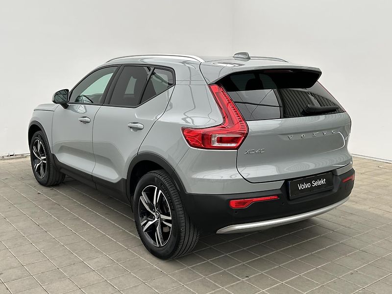 Volvo XC40 2.0  B3 CORE - fotka 4 z 27