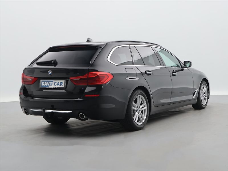 BMW Řada 5 2,0 520d Aut 140kW Luxury Line - fotka 7 z 32